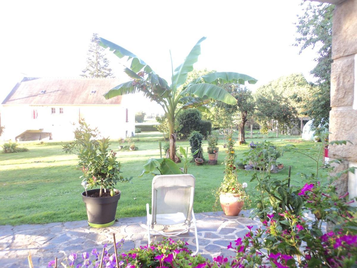 Maison Aux Volets Bleus Quévert Esterno foto
