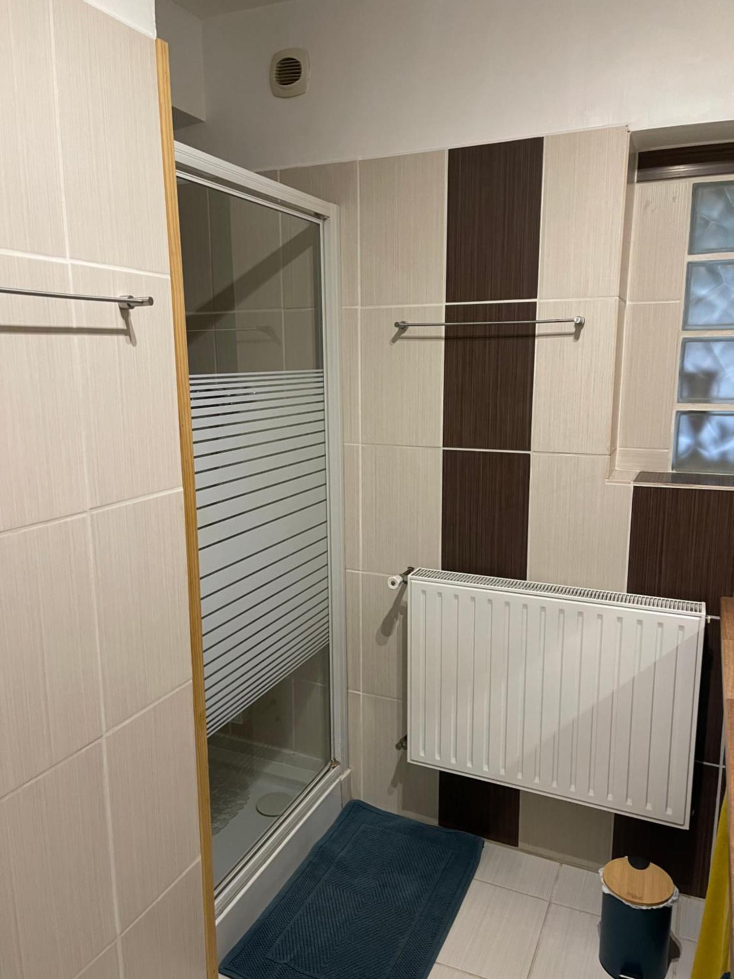 Maison Aux Volets Bleus Quévert Esterno foto