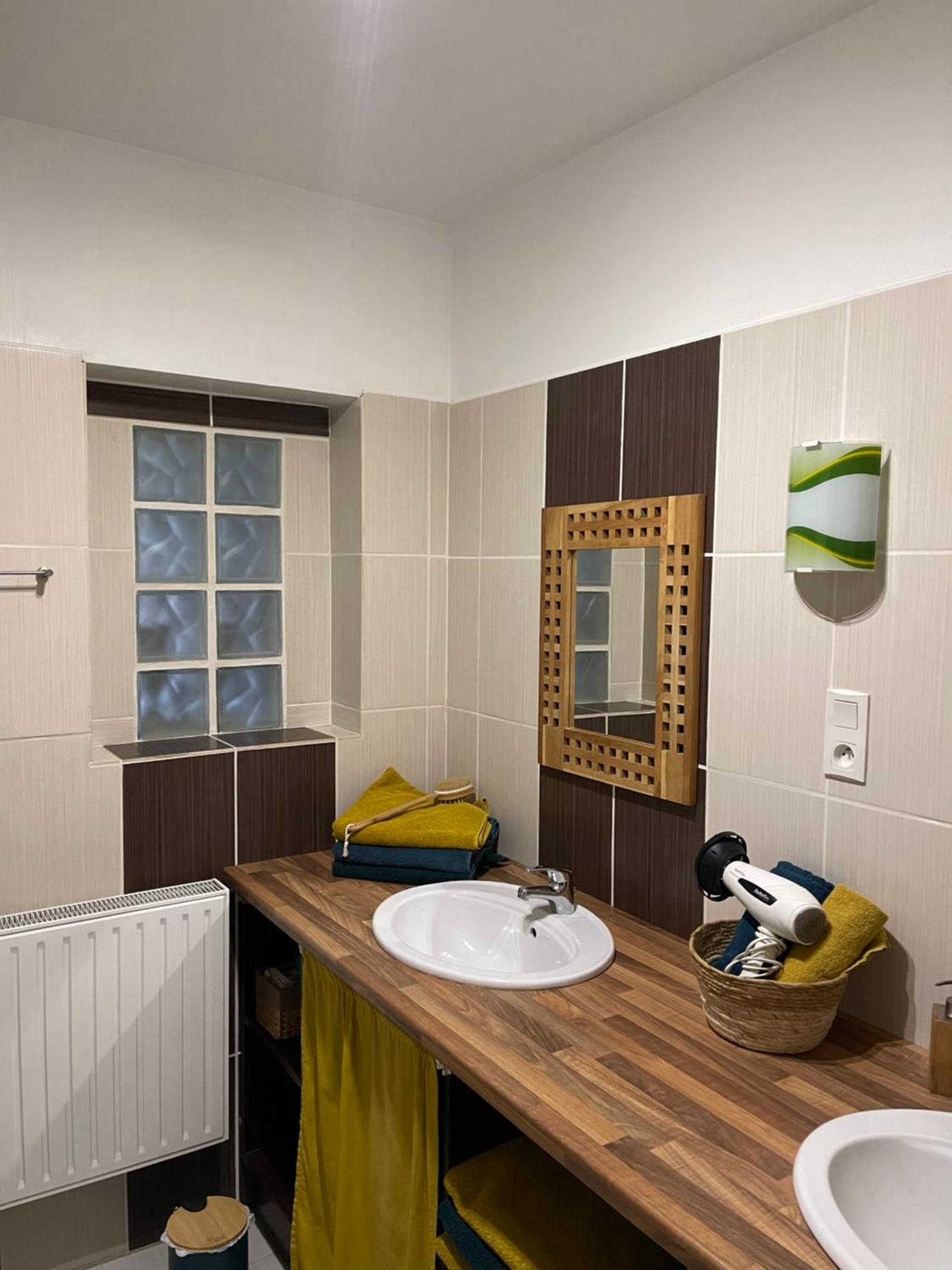 Maison Aux Volets Bleus Quévert Esterno foto